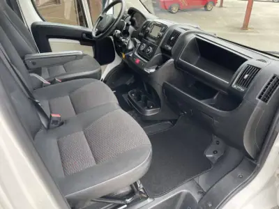 Peugeot Boxer 2.0BlueHDi L2H2 Premium 2019 - 18990 EUR, 232250 km - AUTO.MOTO.pt - 232250km - foto 11 de 17