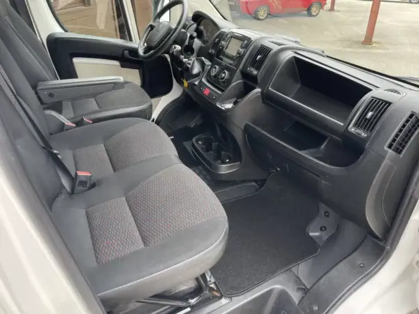 Peugeot Boxer 2.0BlueHDi L2H2 Premium 2019 - 18990 EUR, 232250 km - AUTO.MOTO.pt - 232250km - foto 11 de 17