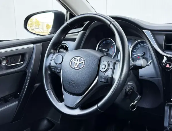 Toyota Corolla 2017 - 16450 EUR, 85000 km - AUTO.MOTO.pt - 85000km - foto 14 de 36