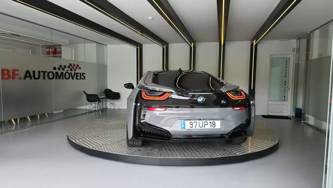 BMW i8 2015 - 62500 EUR, 132830 km - 132830km - foto 18 de 50