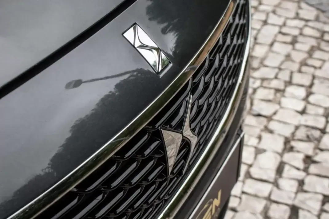 DS DS5 2015 - 8450 EUR, 237267 km - 237267km - foto 9 de 41