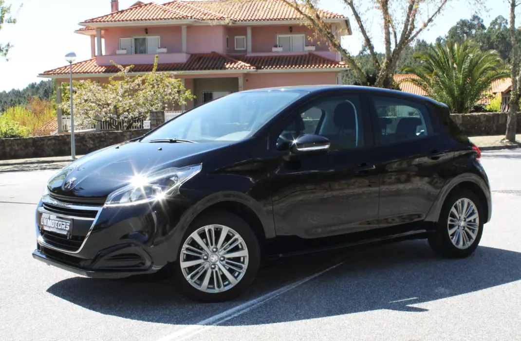Peugeot 208 2018 - 9990 EUR, 109000 km - AUTO.MOTO.pt - 109000km - foto 11 de 27