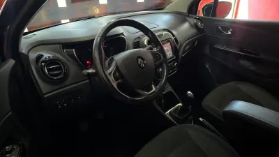 Renault Captur 2016 - 10490 EUR, 58907 km - AUTO.MOTO.pt - 58907km - foto 16 de 46