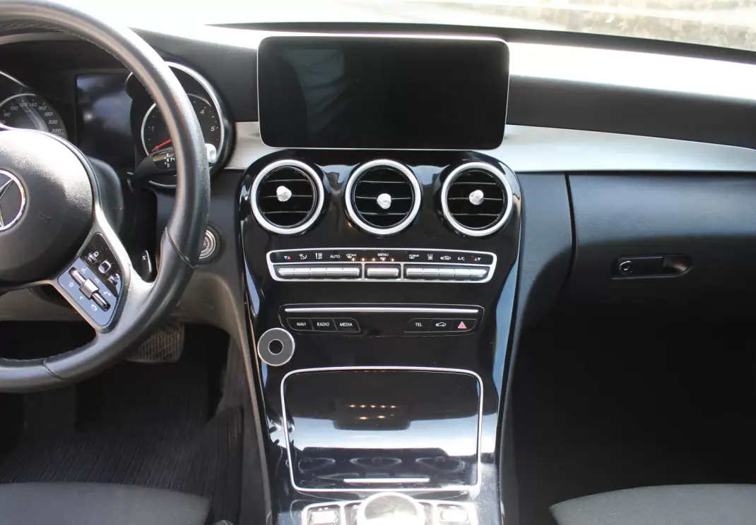 Mercedes-Benz C 300 2020 - 28990 EUR, 128000 km - AUTO.MOTO.pt - 128000km - foto 21 de 36