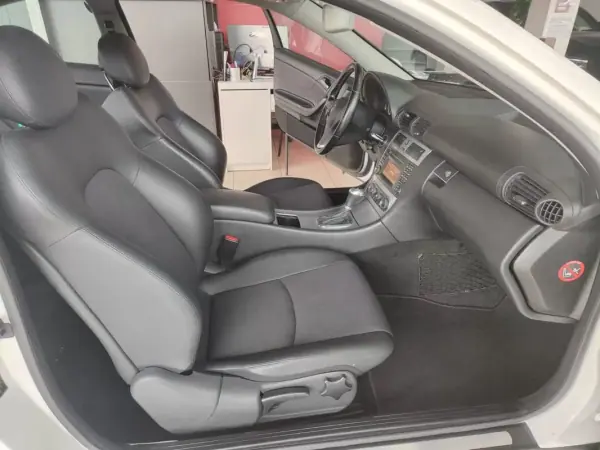 Mercedes-Benz CLC 180 2010 - 9500 EUR, 269000 km - AUTO.MOTO.pt - 269000km - foto 14 de 33