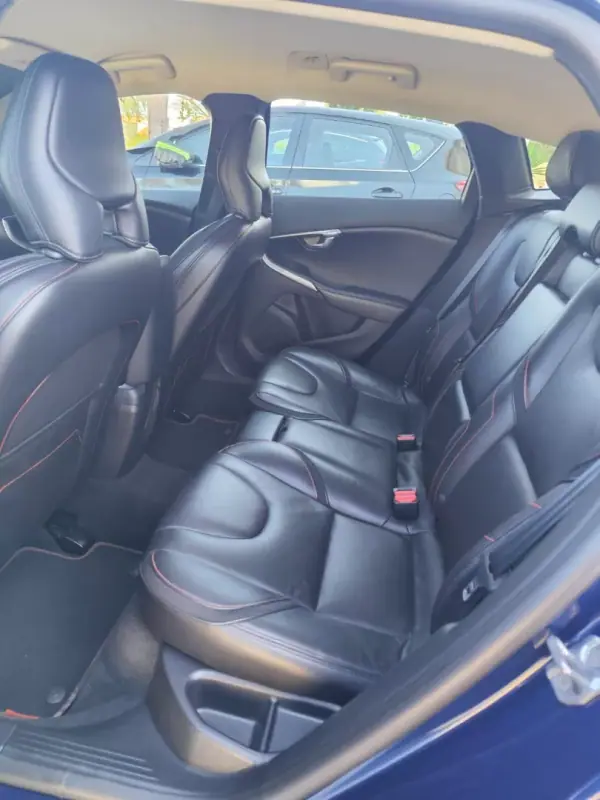 Volvo V40 2015 - 13999 EUR, 116000 km - AUTO.MOTO.pt - 116000km - foto 11 de 13