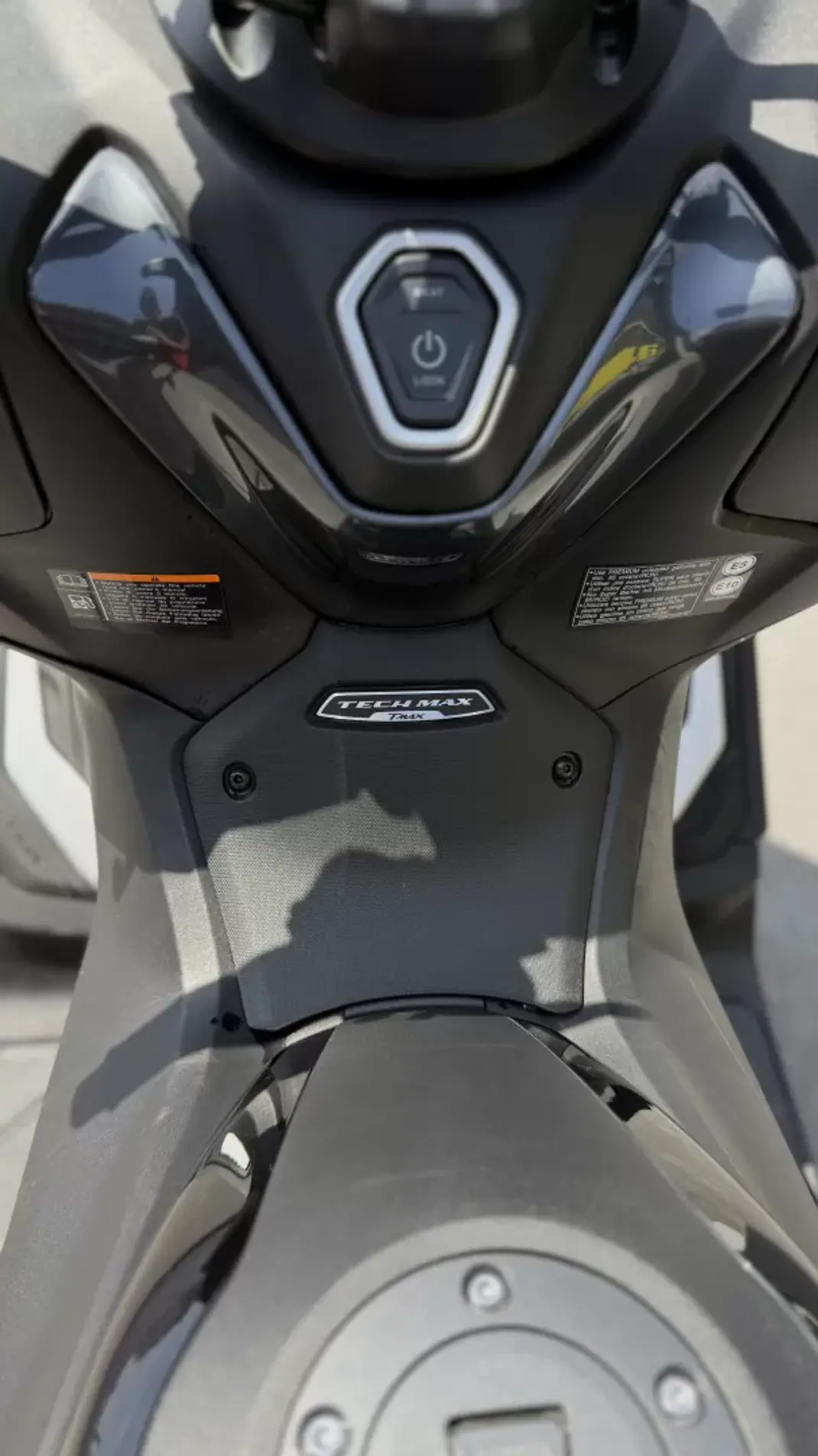 Yamaha TMAX 2024 - 14900 EUR, 5000 km - AUTO.MOTO.pt - 5000km - foto 6 de 10