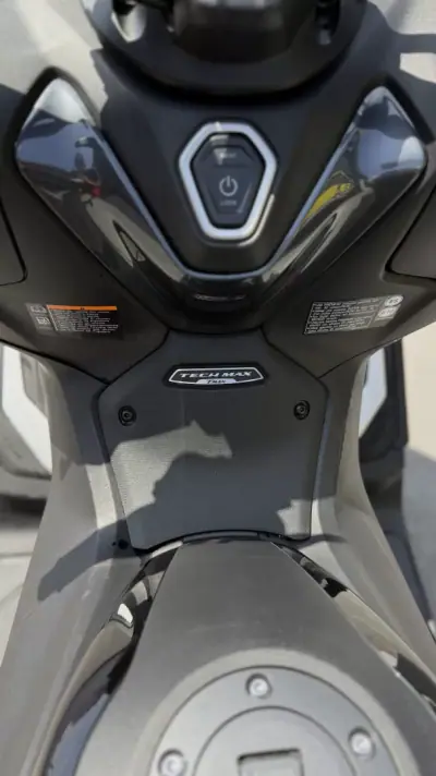 Yamaha TMAX 2024 - 14900 EUR, 5000 km - AUTO.MOTO.pt - 5000km - foto 6 de 10