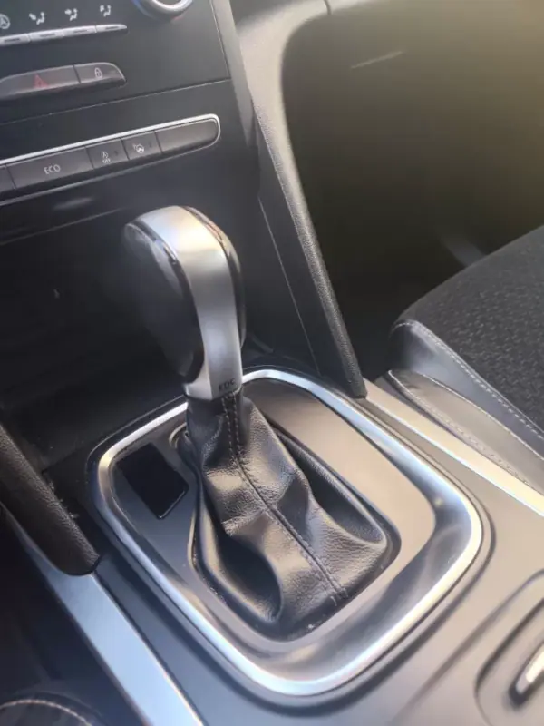 Renault Mégane 2017 - 13490 EUR, 169000 km - AUTO.MOTO.pt - 169000km - foto 9 de 15