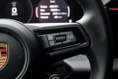 Porsche Macan 2025 - 83990 EUR, 15400 km - AUTO.MOTO.pt - 15400km - foto 16 de 49