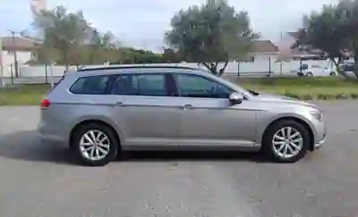 Volkswagen Passat Variant 2015 - 13750 EUR, 203000 km - AUTO.MOTO.pt - 203000km - foto 8 de 18