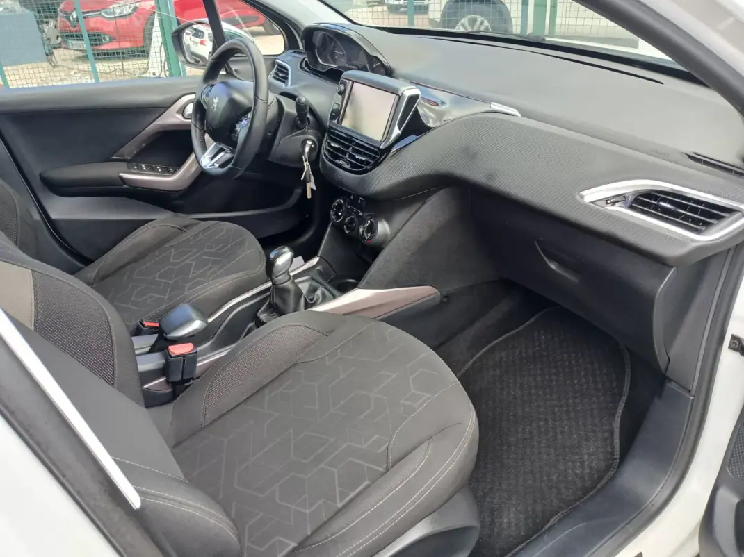 Peugeot 2008 2016 - 8650 EUR, 88623 km - AUTO.MOTO.pt - 88623km - foto 23 de 25