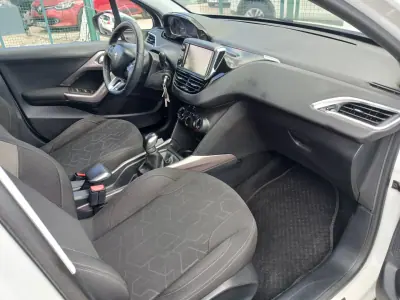 Peugeot 2008 2016 - 8650 EUR, 88623 km - AUTO.MOTO.pt - 88623km - foto 23 de 25