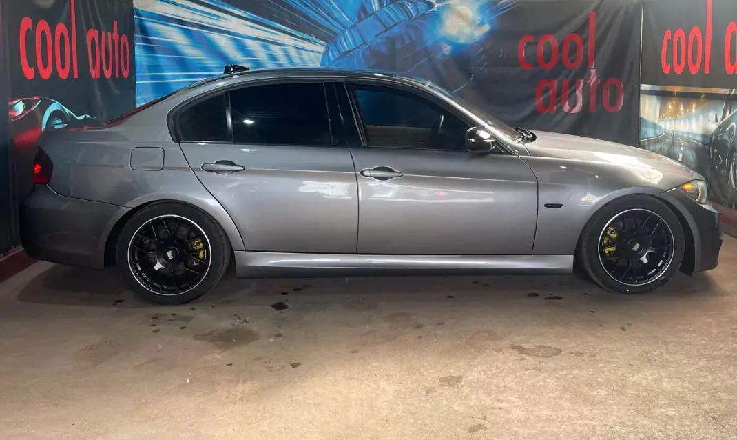 BMW 318 2010 - 10999 EUR, 181000 km - AUTO.MOTO.pt - 181000km - foto 4 de 46