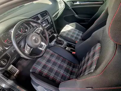Volkswagen Golf 2015 - 22490 EUR, 108000 km - AUTO.MOTO.pt - 108000km - foto 11 de 28