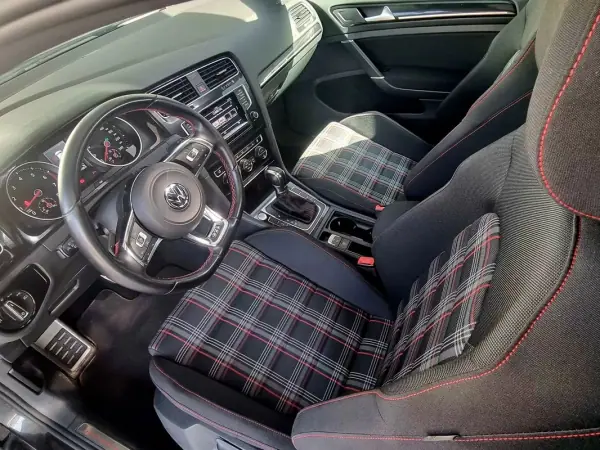 Volkswagen Golf 2015 - 22490 EUR, 108000 km - AUTO.MOTO.pt - 108000km - foto 11 de 28