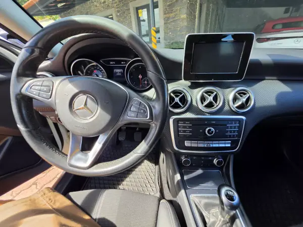 Mercedes-Benz A 180 2017 - 17490 EUR, 120843 km - 120843km - foto 4 de 6