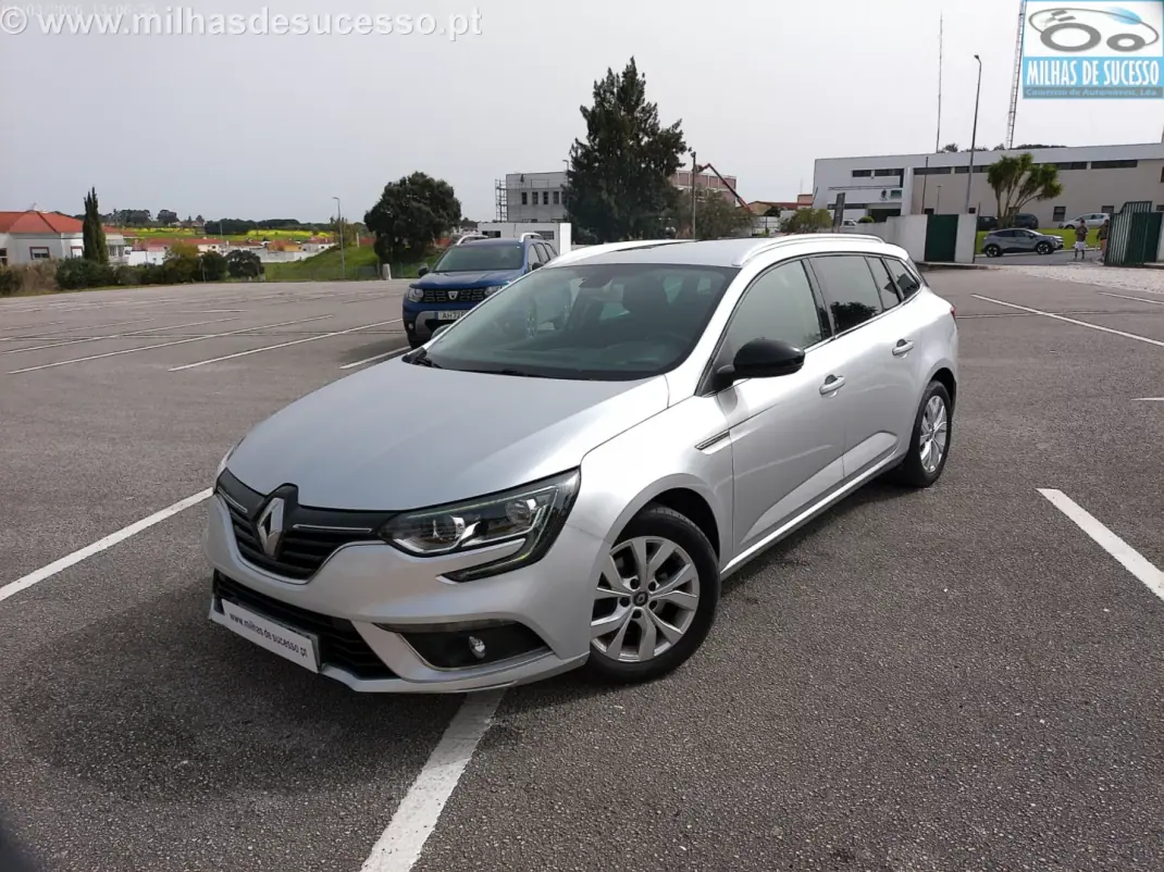 Renault Mégane Sport Tourer 2020 - 14250 EUR, 178000 km - AUTO.MOTO.pt - 178000km - foto 25 de 26