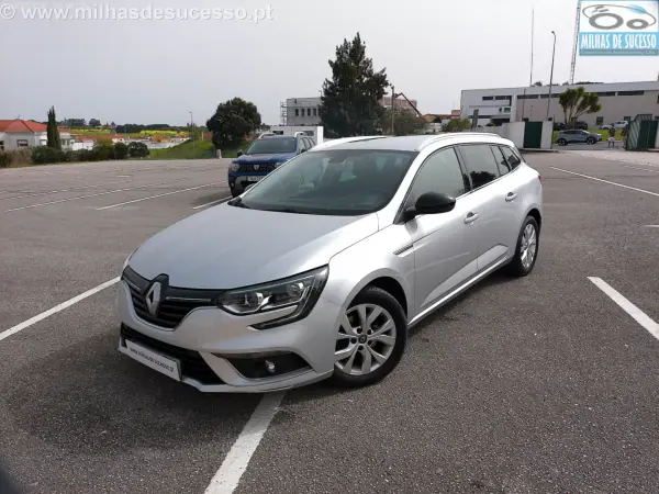Renault Mégane Sport Tourer 2020 - 14250 EUR, 178000 km - AUTO.MOTO.pt - 178000km - foto 25 de 26