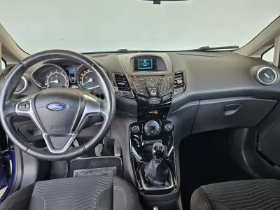 Ford Fiesta 2015 - 7990 EUR, 144000 km - AUTO.MOTO.pt - 144000km - foto 6 de 8