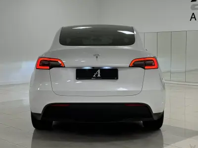 Tesla Model Y 2022 - 34890 EUR, 49800 km - AUTO.MOTO.pt - 49800km - foto 7 de 32