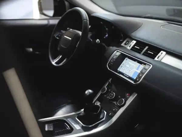 Land Rover Range Rover Evoque 2017 - 18990 EUR, 204135 km - AUTO.MOTO.pt - 204135km - foto 16 de 23