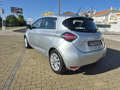 Renault Zoe 2020 - 12750 EUR, 133250 km - AUTO.MOTO.pt - 133250km - foto 7 de 29