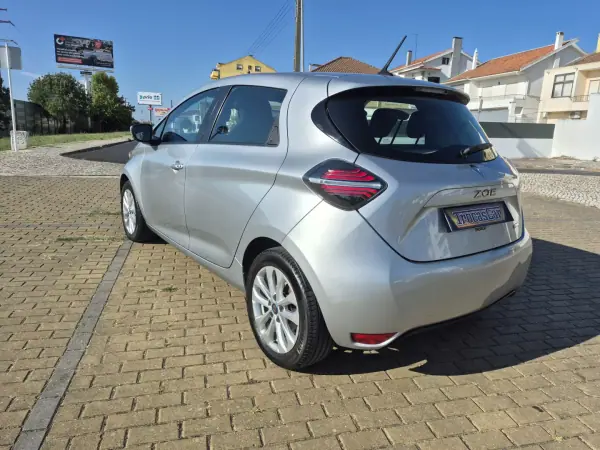Renault Zoe 2020 - 12750 EUR, 133250 km - AUTO.MOTO.pt - 133250km - foto 7 de 29
