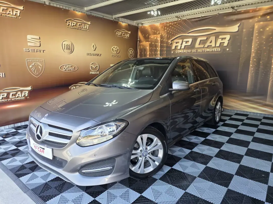 Mercedes-Benz B 180 2015 - 14490 EUR, 178000 km - AUTO.MOTO.pt - 178000km - foto 1 de 16