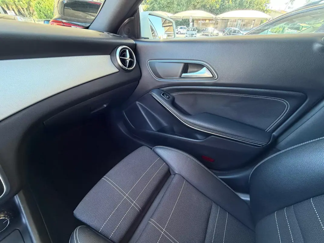 Mercedes-Benz CLA 200 2016 - 21490 EUR, 115000 km - 115000km - foto 24 de 35