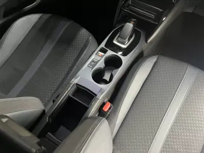 Peugeot e-2008 2020 - 18990 EUR, 50000 km - AUTO.MOTO.pt - 50000km - foto 46 de 51