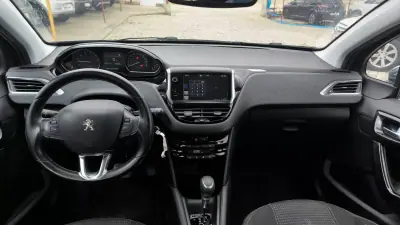Peugeot 208 2016 - 9450 EUR, 107121 km - AUTO.MOTO.pt - 107121km - foto 11 de 11