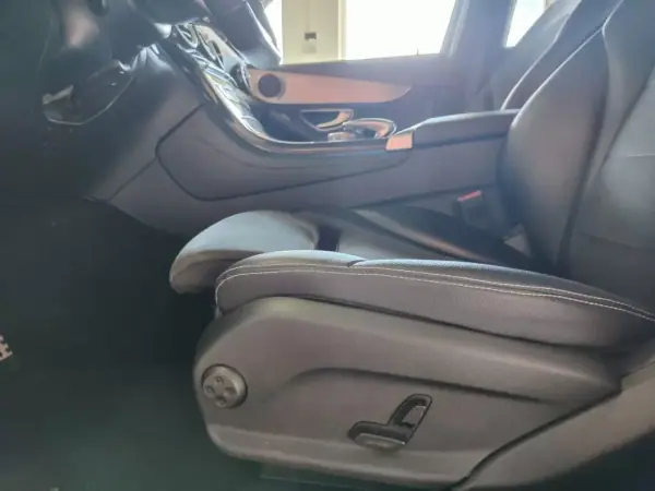 Mercedes-Benz GLC 220 2015 - 27450 EUR, 178000 km - AUTO.MOTO.pt - 178000km - foto 23 de 39