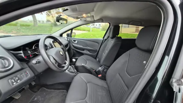 Renault Clio Sport Tourer 2018 - 11890 EUR, 98000 km - AUTO.MOTO.pt - 98000km - foto 5 de 12
