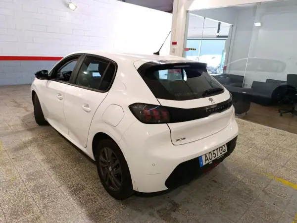 Peugeot 208 2022 - 13499 EUR, 118021 km - AUTO.MOTO.pt - 118021km - foto 2 de 11