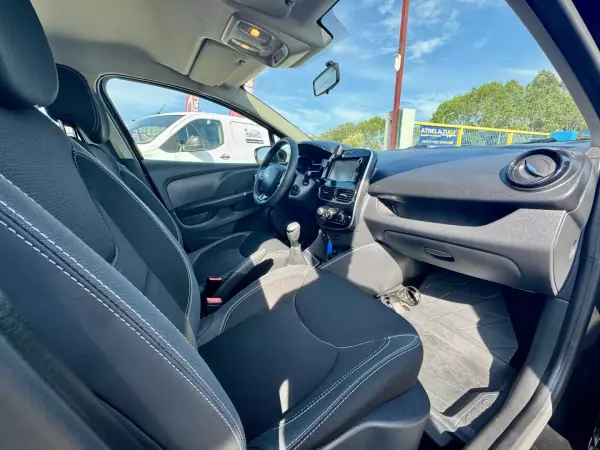 Renault Clio 2019 - 11750 EUR, 89908 km - AUTO.MOTO.pt - 89908km - foto 22 de 24