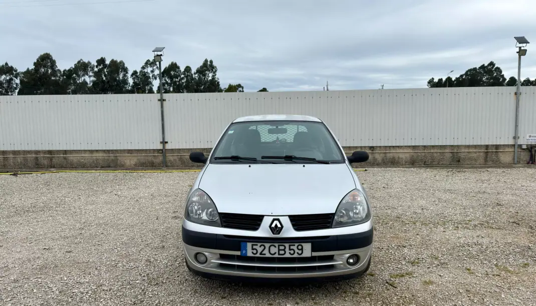 Renault Clio 2006 - 3500 EUR, 265000 km - AUTO.MOTO.pt - 265000km - foto 2 de 6