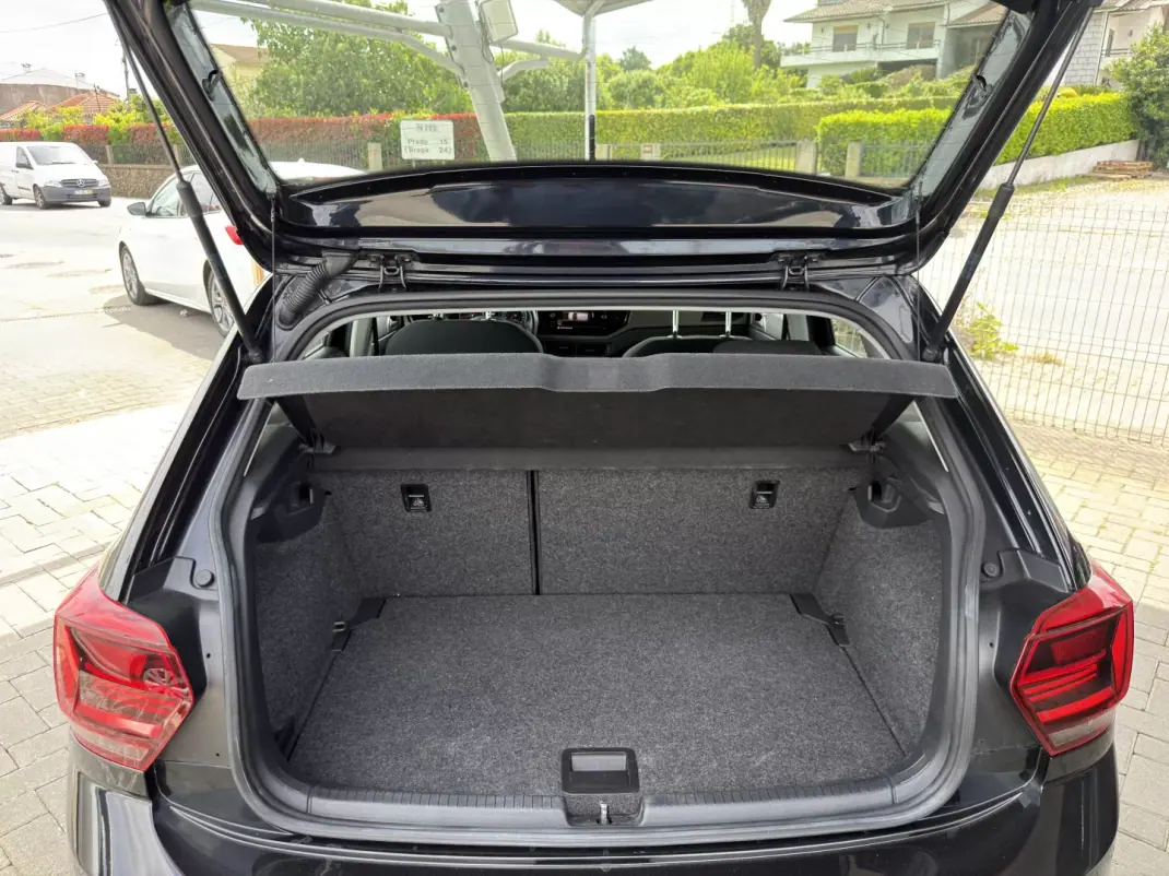 Volkswagen Polo 2019 - 12990 EUR, 62100 km - AUTO.MOTO.pt - 62100km - foto 18 de 18