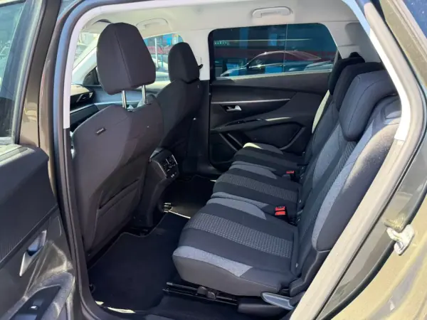 Peugeot 5008 2019 - 16500 EUR, 119000 km - AUTO.MOTO.pt - 119000km - foto 7 de 10