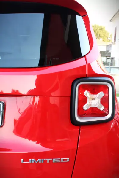 Jeep Renegade 2018 - 14990 EUR, 116000 km - AUTO.MOTO.pt - 116000km - foto 33 de 36