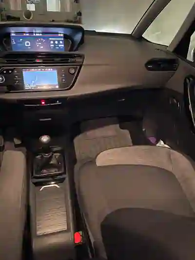 Citroën C4 Grand Picasso 2018 - 8000 EUR, 224000 km - AUTO.MOTO.pt - 224000km - foto 4 de 15