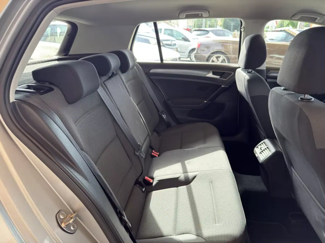 Volkswagen Golf 2017 - 15950 EUR, 151736 km - 151736km - foto 31 de 34