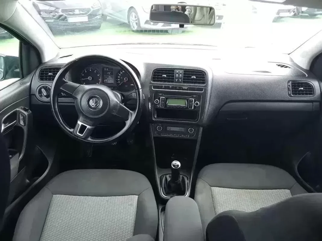 Volkswagen Polo 2010 - 6900 EUR, 167587 km - AUTO.MOTO.pt - 167587km - foto 5 de 13