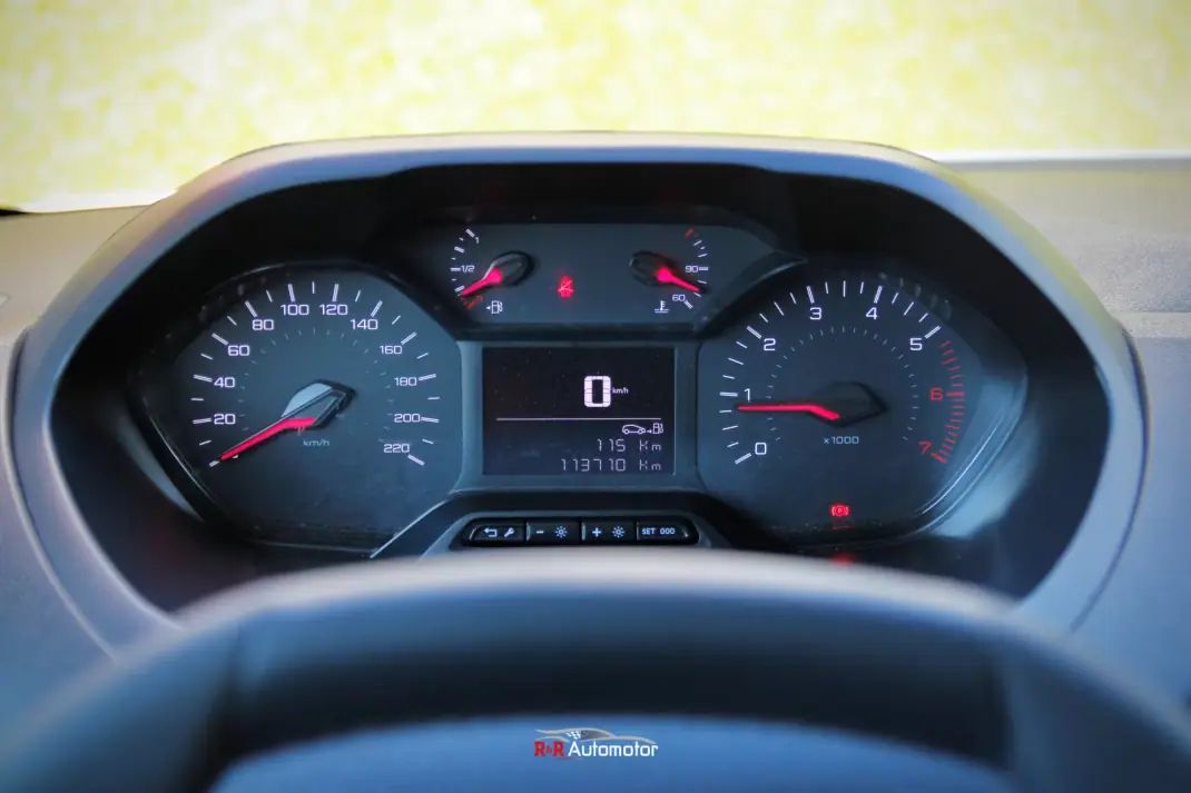 Peugeot Partner 1.5 BlueHDI Pro Longa 3L 2021 - 14750 EUR, 113000 km - AUTO.MOTO.pt - 113000km - foto 13 de 22