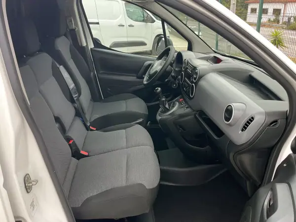 Citroën Berlingo 1.6 HDi Longa 2019 - 11750 EUR, 106000 km - AUTO.MOTO.pt - 106000km - foto 19 de 30