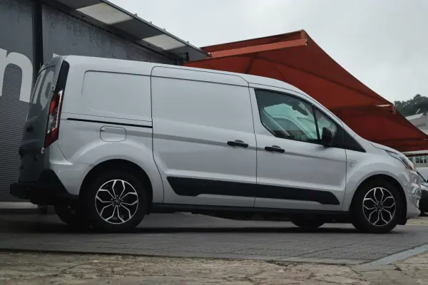 Ford Transit Connect 2021 - 19880 EUR, 69888 km - AUTO.MOTO.pt - 69888km - foto 5 de 33
