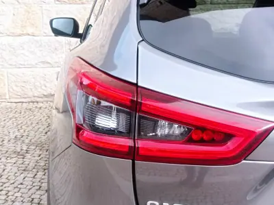 Nissan Qashqai 2019 - 18990 EUR, 116500 km - AUTO.MOTO.pt - 116500km - foto 7 de 13