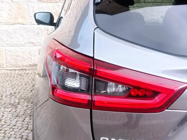 Nissan Qashqai 2019 - 18300 EUR, 116500 km - AUTO.MOTO.pt - 116500km - foto 7 de 13