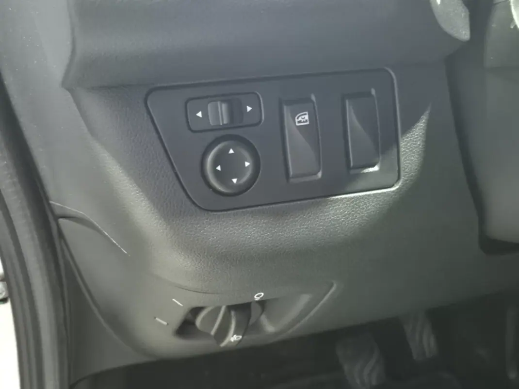 Dacia Spring 2023 - 14000 EUR, 13500 km - AUTO.MOTO.pt - 13500km - foto 13 de 22