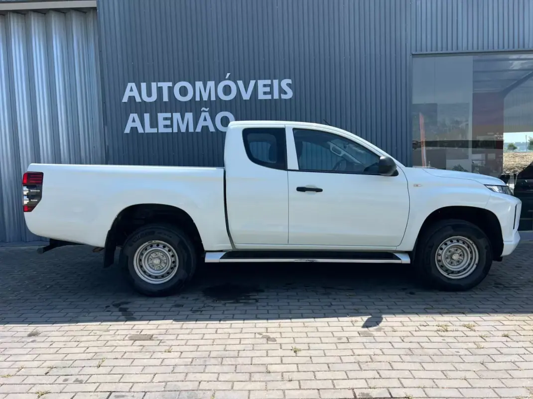 Mitsubishi L200 2022 - 32750 EUR, 86914 km - 86914km - foto 7 de 16